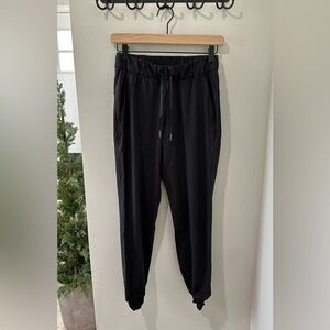Lululemon on the fly joggers
